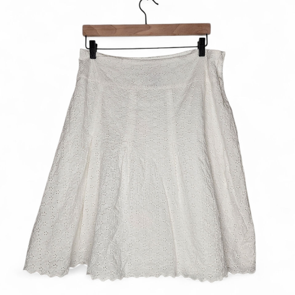Forever 21 Eyelet Pleated Skirt in White Size L